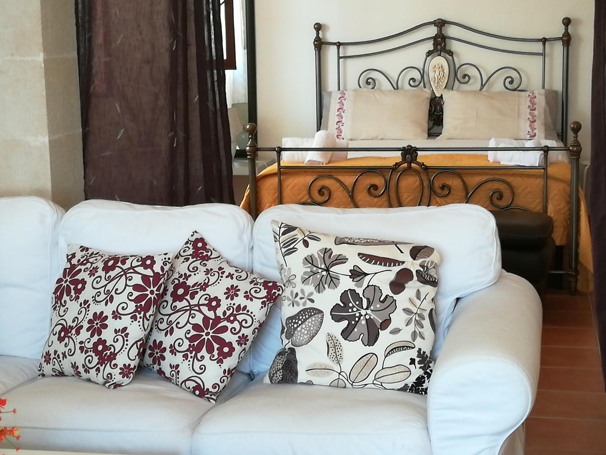 Antico Casale Il Sambuco Bed & Breakfast Manduria Exterior photo